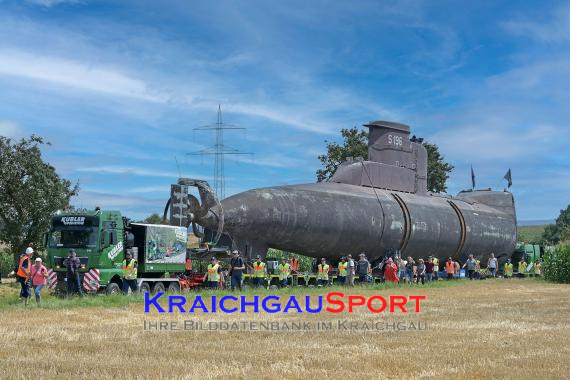 U-Boot-Transport-durch-Hilsbach-und-Weiler (© Siegfried Lörz)